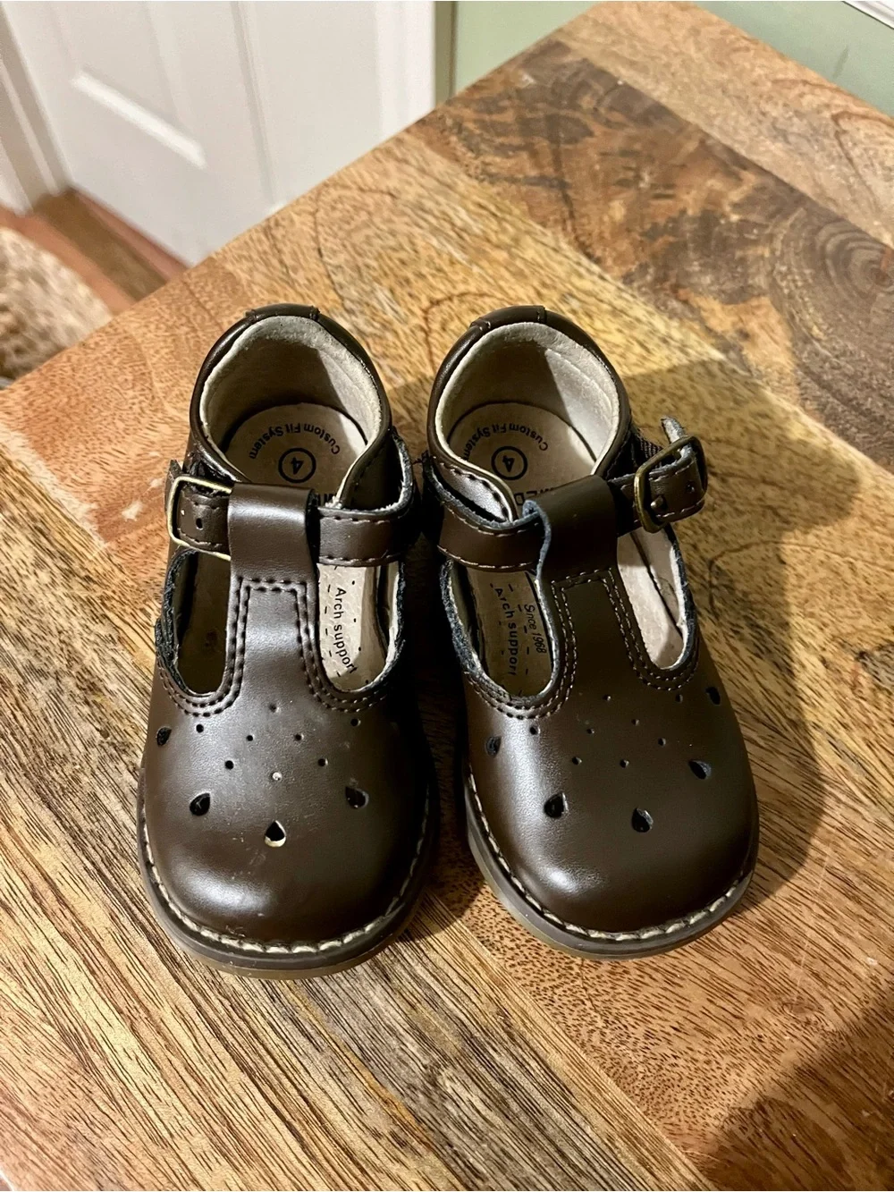 Footmates Classic Brown Girls' T-Strap Leather Mary Janes